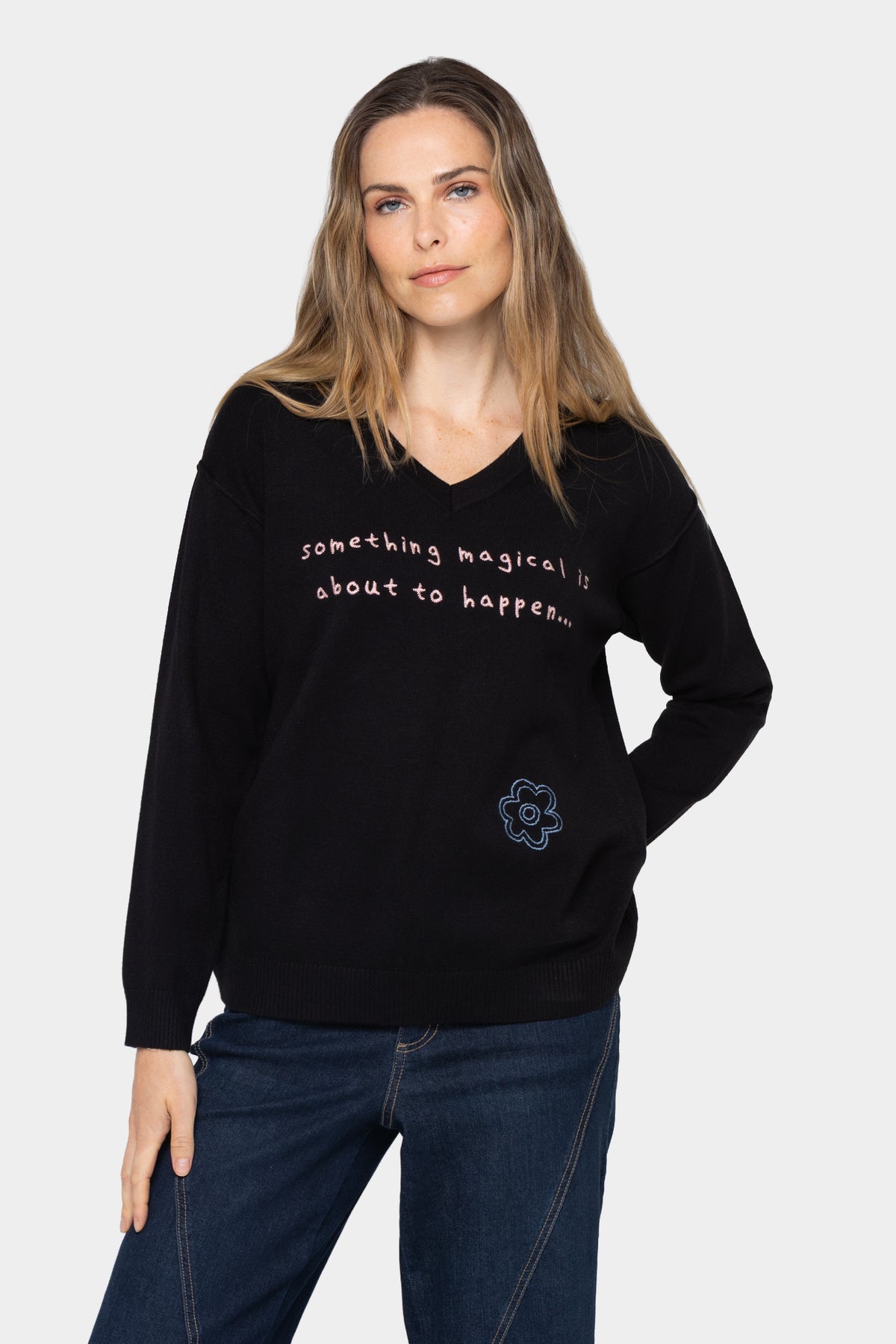 V-Neck Motif Pullover